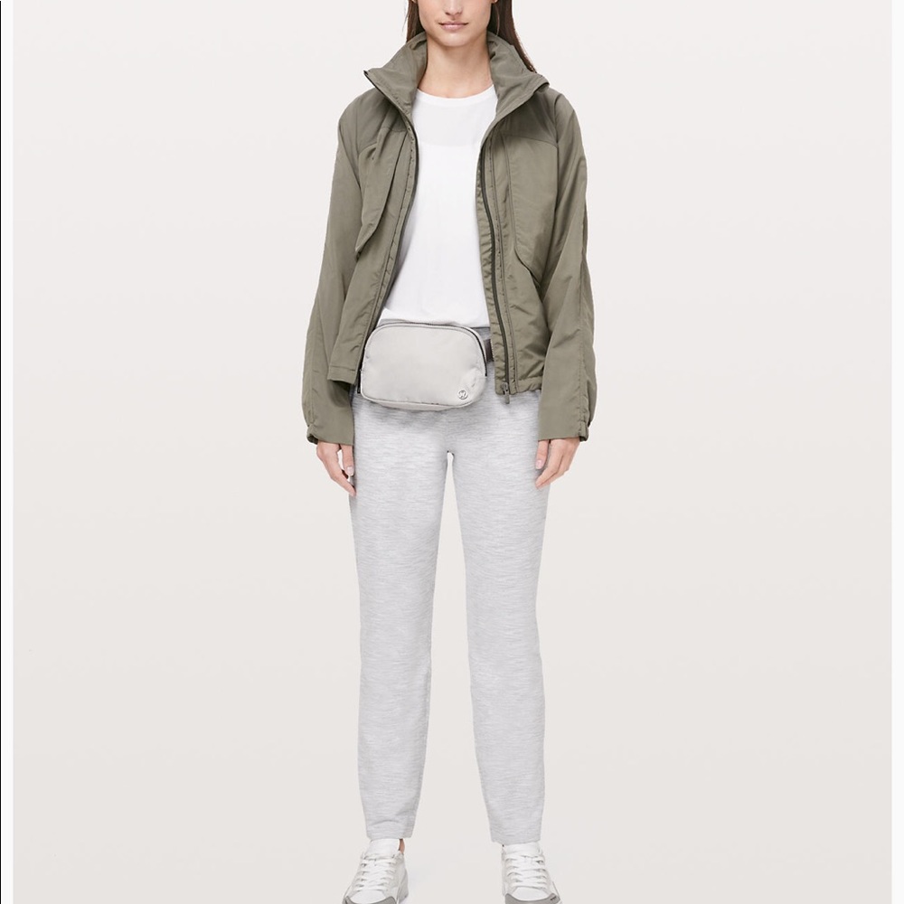 Lululemon on the fly pants size 10 olive green